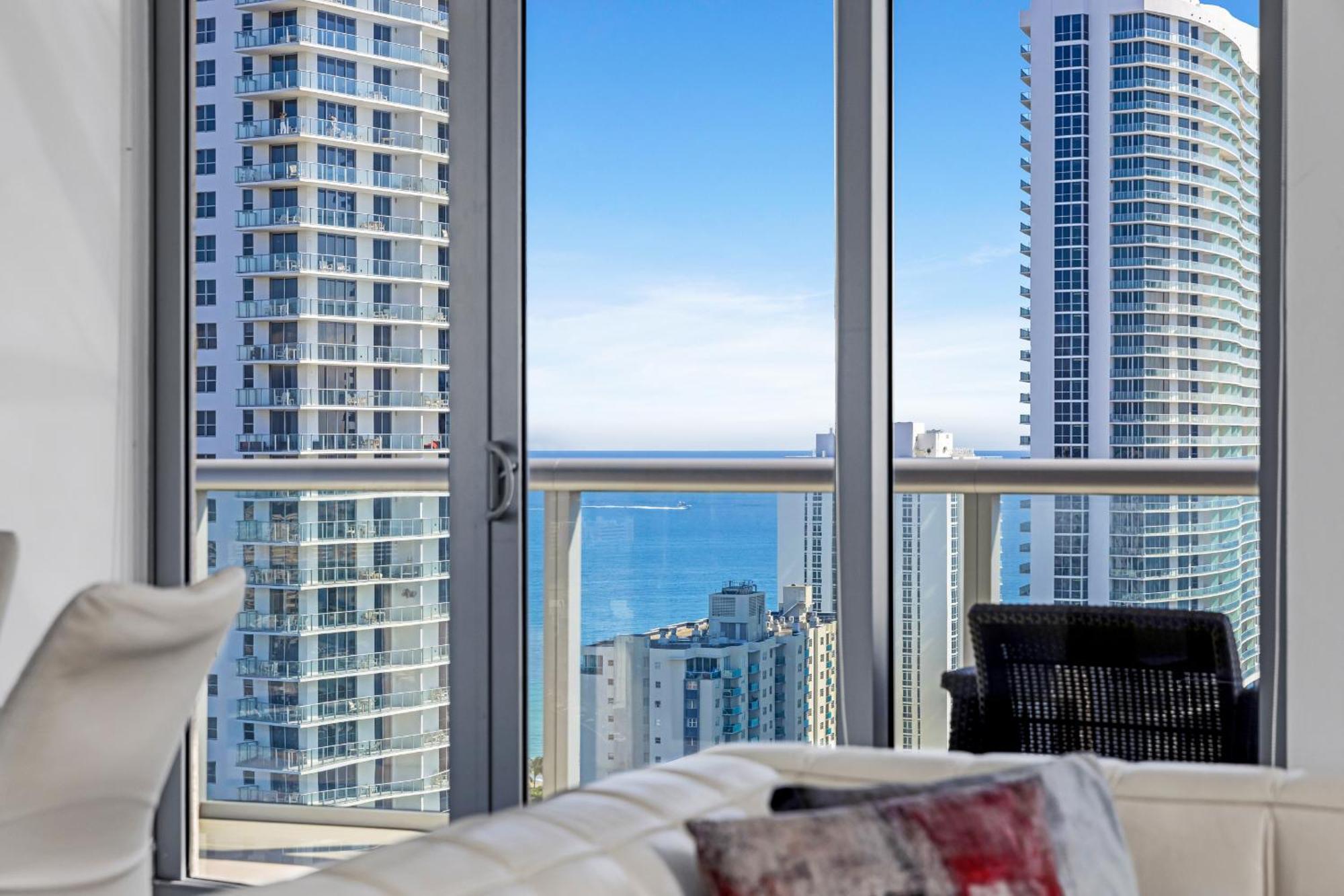 Resort-Style Living With Direct Ocean Views - 3Br Beauty Hallandale Beach Exterior foto